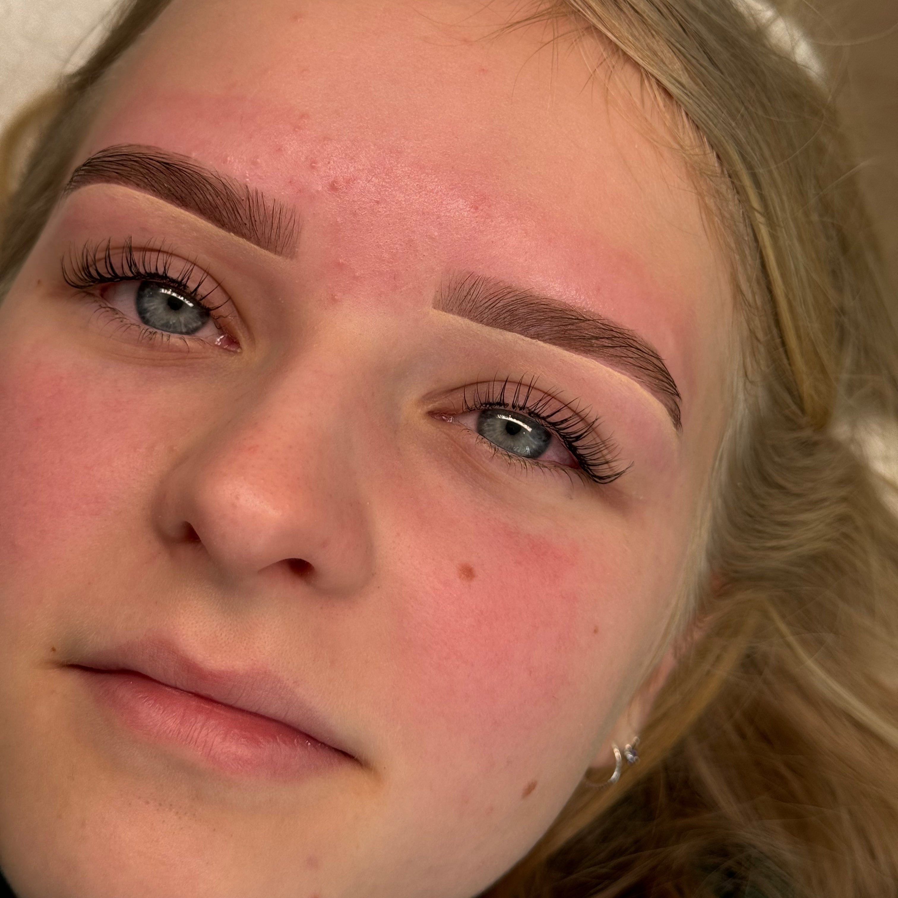 Close-up of a lash lifting treatment paired with well-groomed brows, showcasing natural and enhanced beauty techniques taught at By Tarnee Morris in Penrith