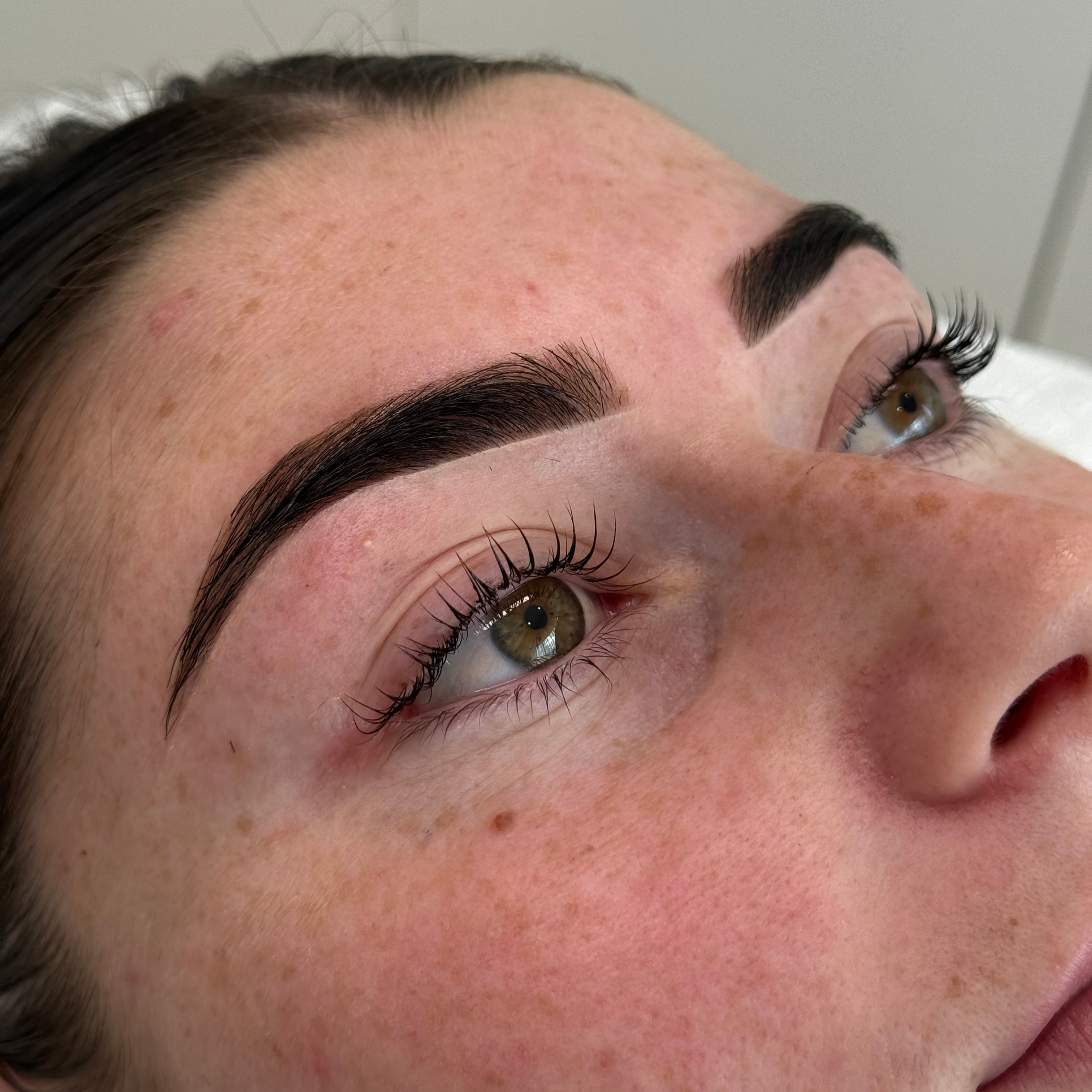 Close-up of a lash filler treatment paired with perfectly shaped brows, demonstrating advanced lash enhancement techniques taught at By Tarnee Morris in Penrith.
